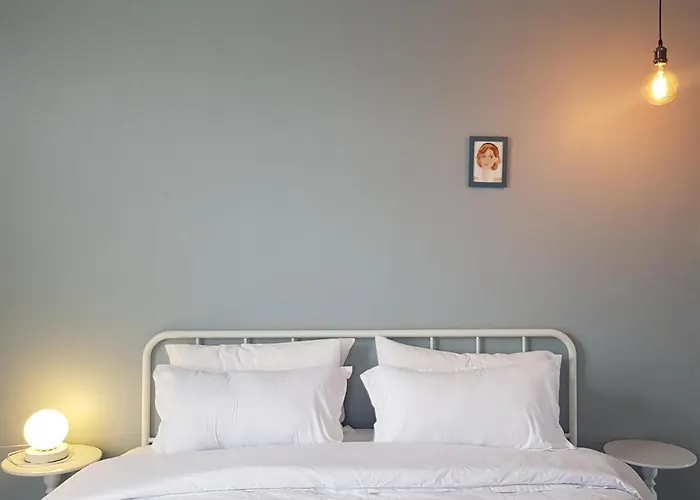 Dramatic Exit - Cozy Loft House Near Suvarnabhumi Airport Bangkok